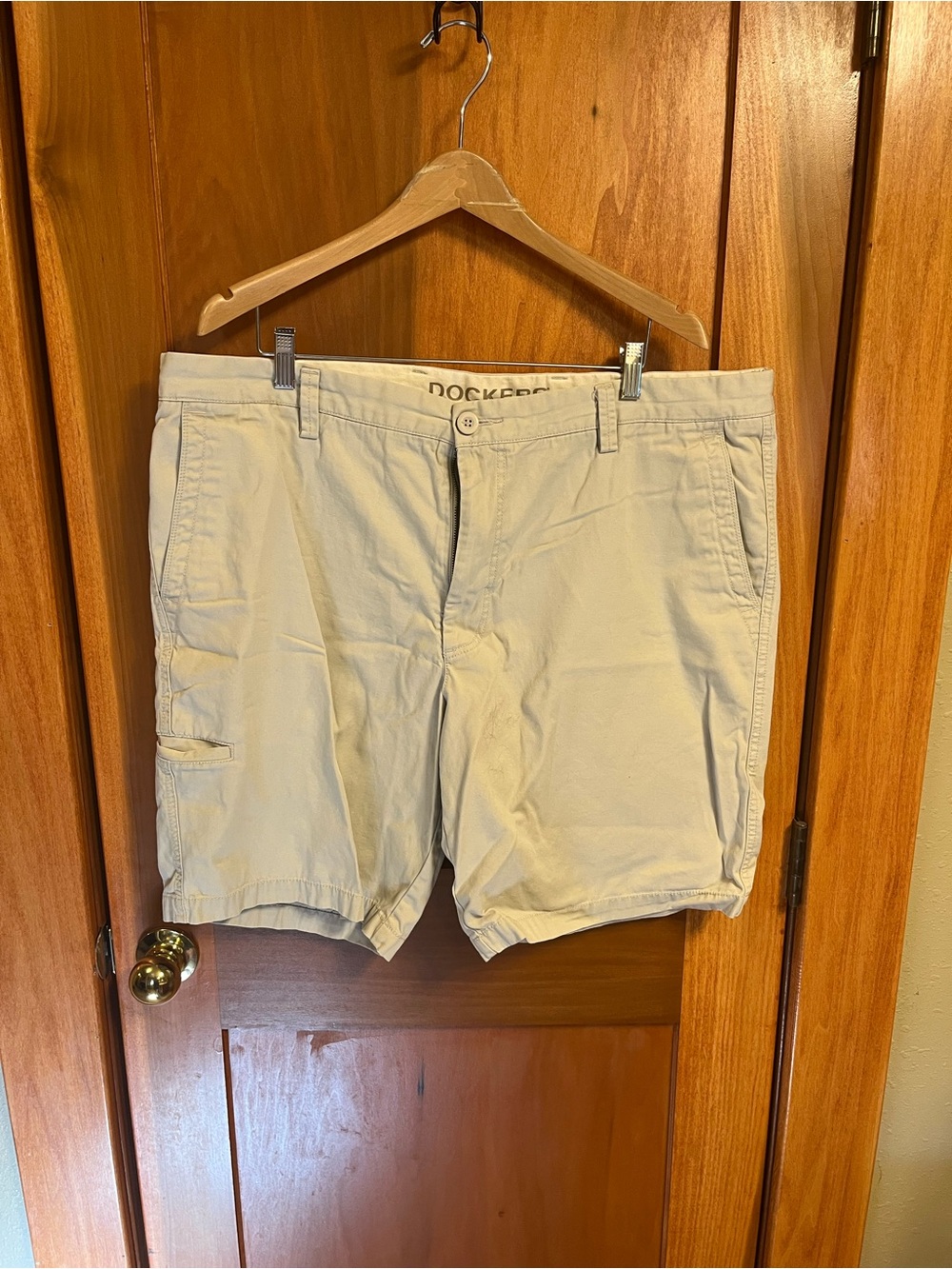 Dockers Men’s Light Khaki Cargo Shorts
